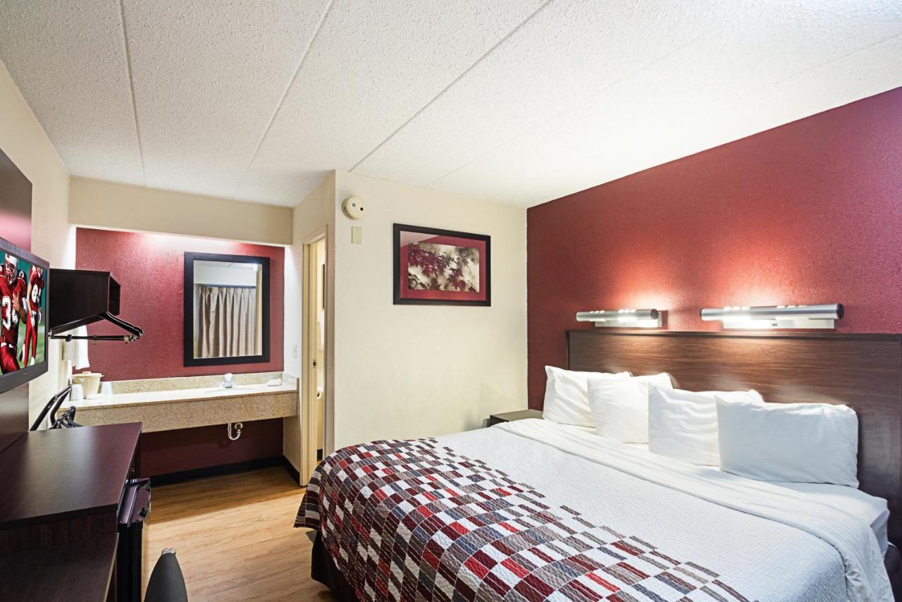 Red Roof Inn Cincinnati East - Beechmont Cherry Grove Bagian luar foto