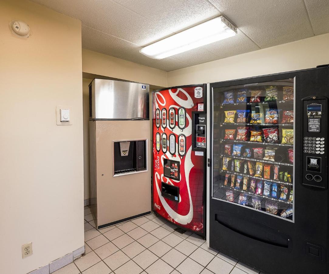 Red Roof Inn Cincinnati East - Beechmont Cherry Grove Bagian luar foto