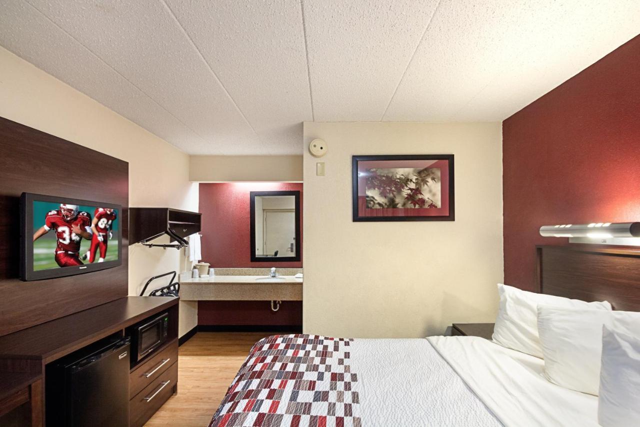 Red Roof Inn Cincinnati East - Beechmont Cherry Grove Bagian luar foto