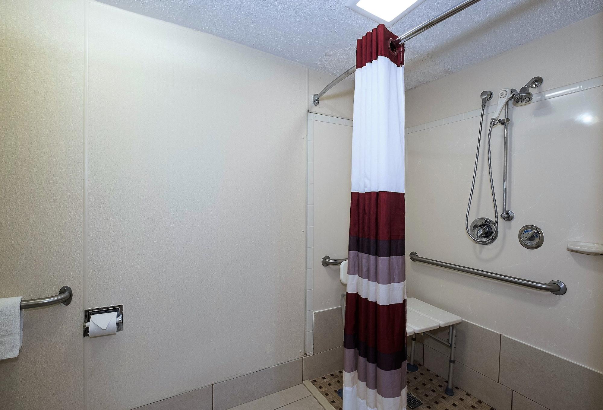 Red Roof Inn Cincinnati East - Beechmont Cherry Grove Bagian luar foto
