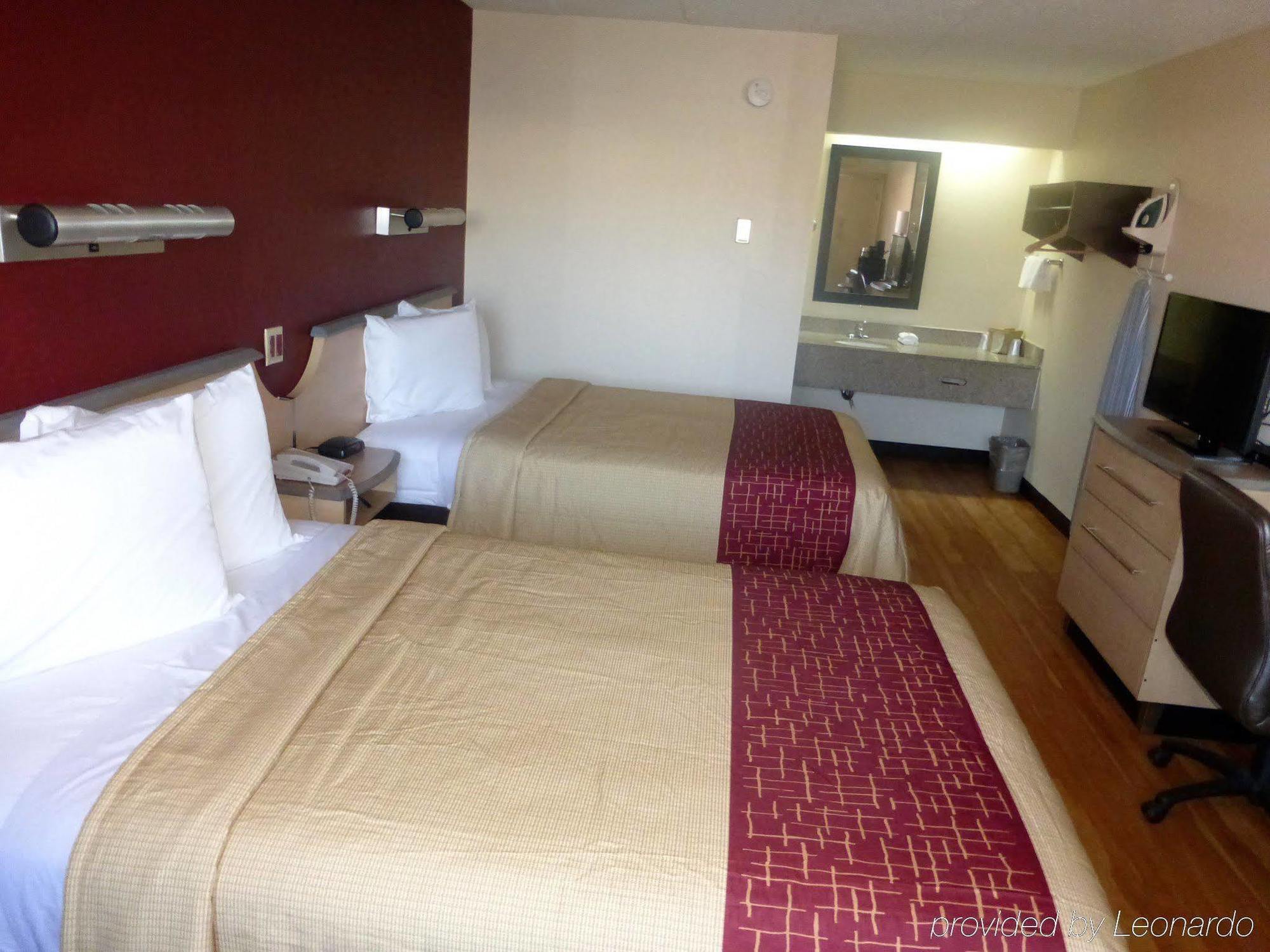 Red Roof Inn Cincinnati East - Beechmont Cherry Grove Bagian luar foto